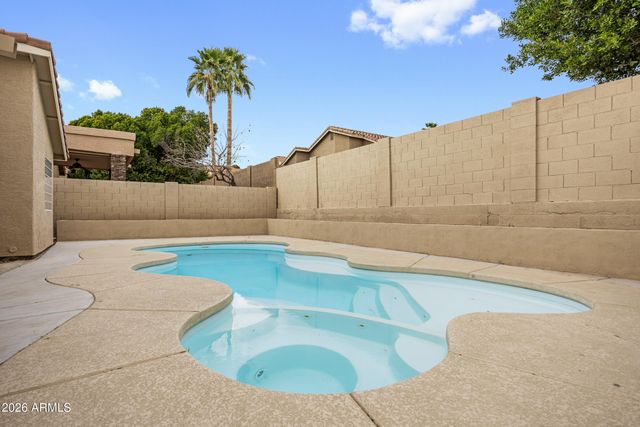 1040 E AMBERWOOD Drive, Phoenix, AZ 85048