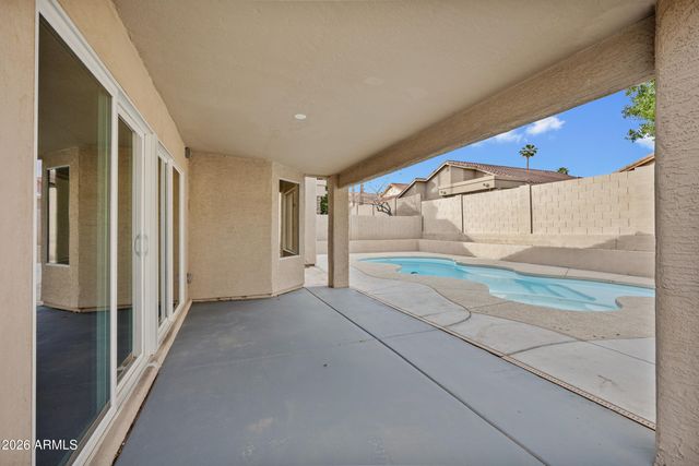 1040 E AMBERWOOD Drive, Phoenix, AZ 85048