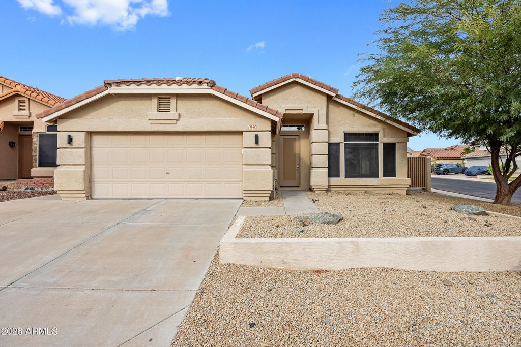 1040 E AMBERWOOD Drive, Phoenix, AZ 85048