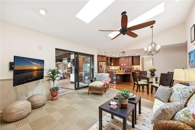 2274 Queens WAY, Naples, FL 34112