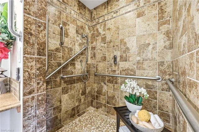 2274 Queens WAY, Naples, FL 34112