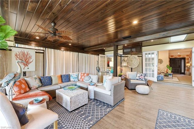 2274 Queens WAY, Naples, FL 34112