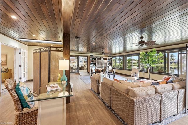 2274 Queens WAY, Naples, FL 34112