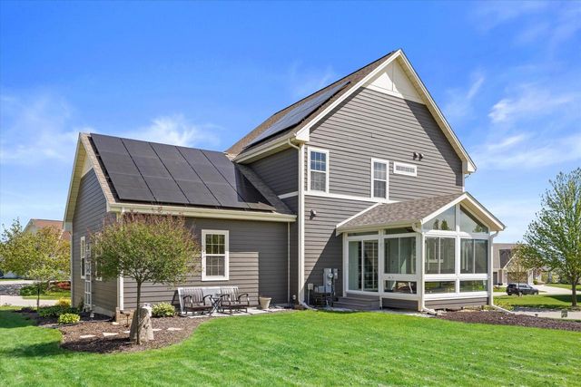 3003 Nostalgic COURT, Hubertus, WI 53033