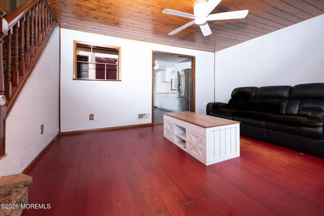 302 Edgeview Road, Keyport, NJ 07735