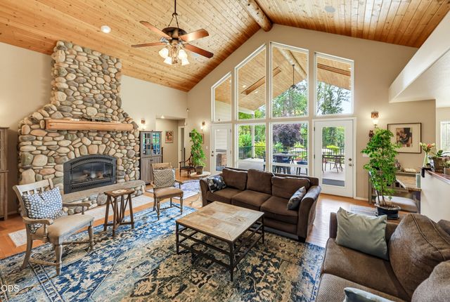 1099 SE Oriole Street, Grants Pass, OR 97526