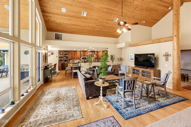 1099 SE Oriole Street, Grants Pass, OR 97526