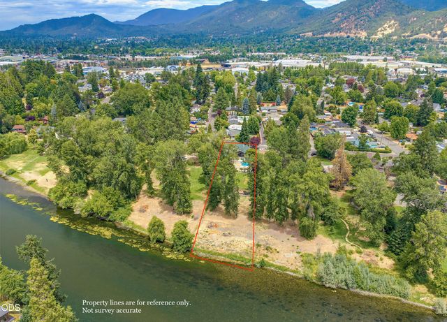 1099 SE Oriole Street, Grants Pass, OR 97526