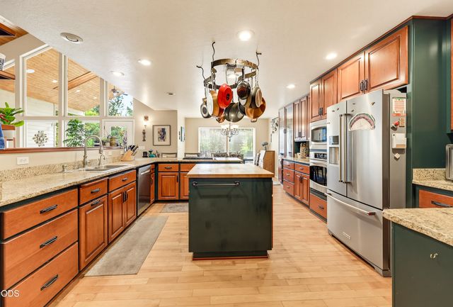 1099 SE Oriole Street, Grants Pass, OR 97526