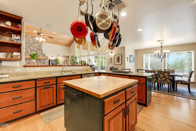 1099 SE Oriole Street, Grants Pass, OR 97526