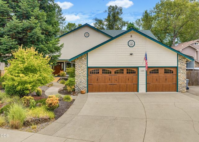 1099 SE Oriole Street, Grants Pass, OR 97526