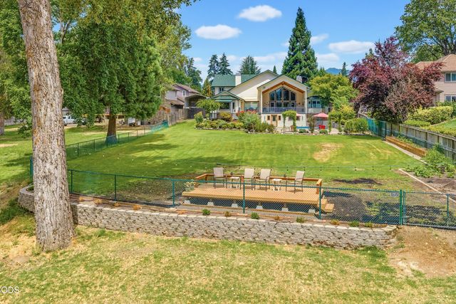1099 SE Oriole Street, Grants Pass, OR 97526