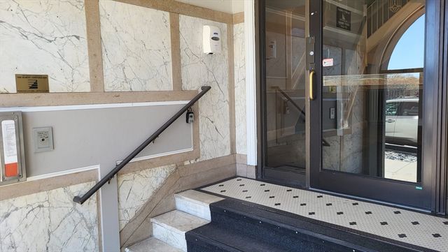 1691 Commonwealth Ave 7, Boston, MA 02135