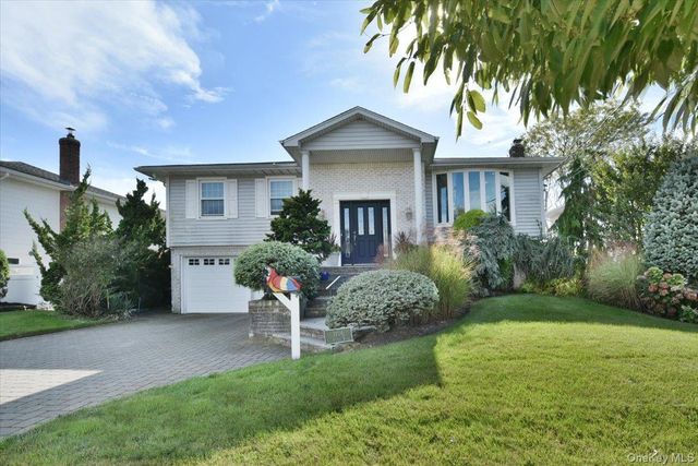 3106 Clubhouse Road, Merrick, NY 11566