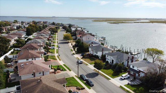 3106 Clubhouse Road, Merrick, NY 11566