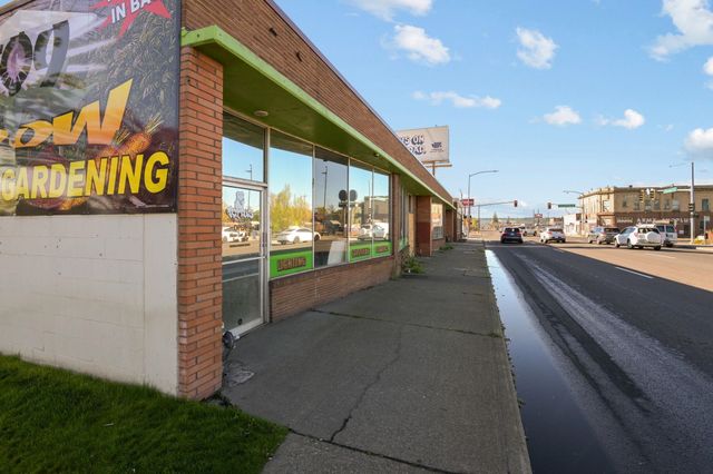 2716 N Division St, Spokane, WA 99207