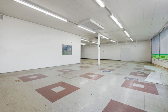 2716 N Division St, Spokane, WA 99207