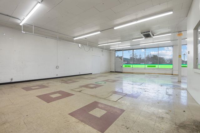 2716 N Division St, Spokane, WA 99207