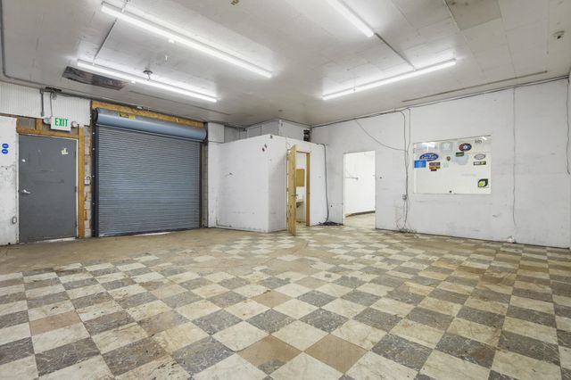 2716 N Division St, Spokane, WA 99207
