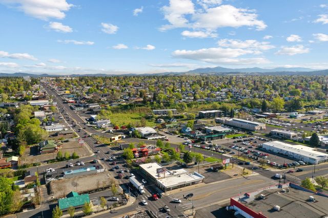 2716 N Division St, Spokane, WA 99207