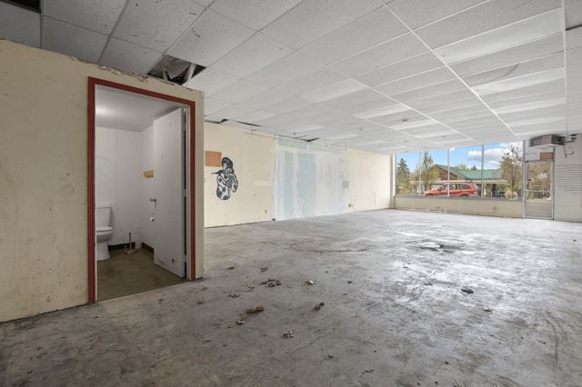 2716 N Division St, Spokane, WA 99207
