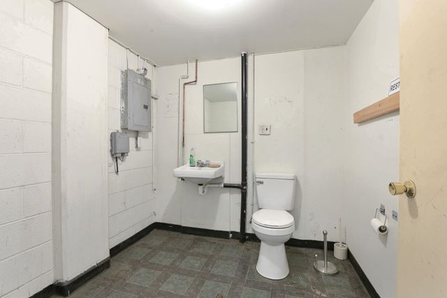 2716 N Division St, Spokane, WA 99207