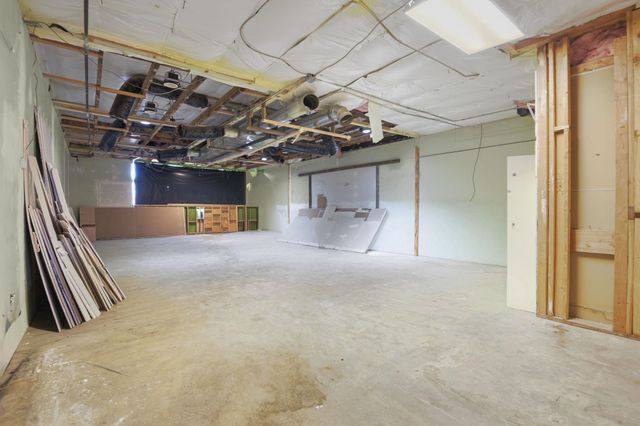 2716 N Division St, Spokane, WA 99207