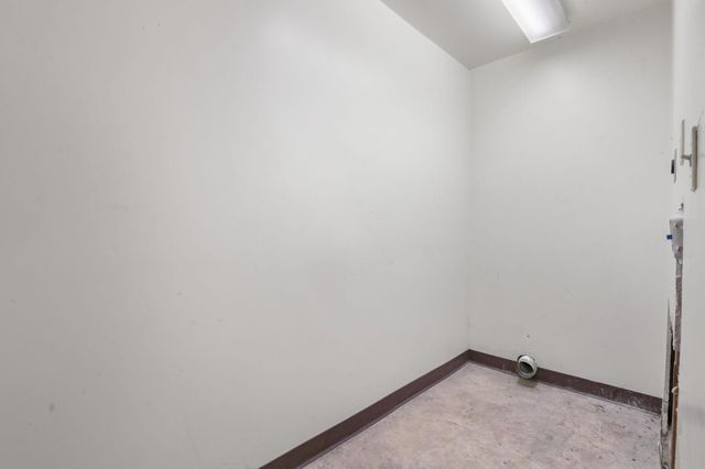 2716 N Division St, Spokane, WA 99207