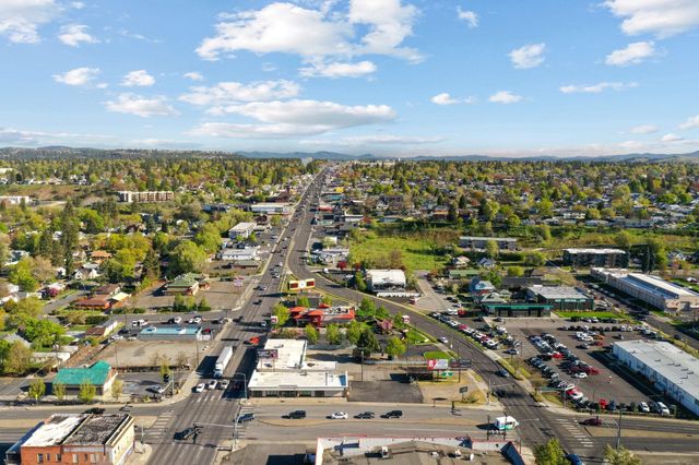 2716 N Division St, Spokane, WA 99207