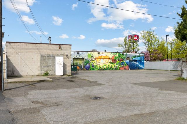 2716 N Division St, Spokane, WA 99207