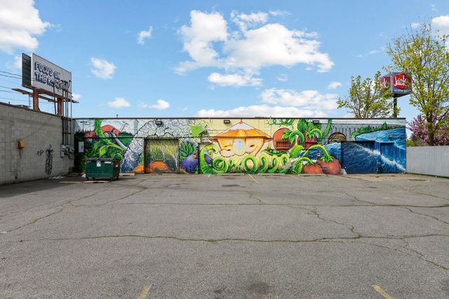 2716 N Division St, Spokane, WA 99207
