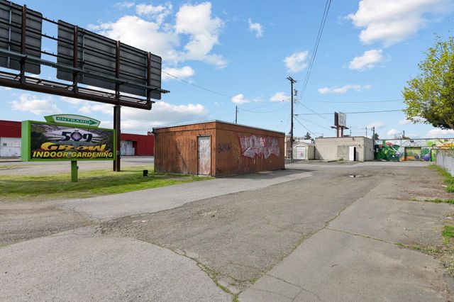 2716 N Division St, Spokane, WA 99207