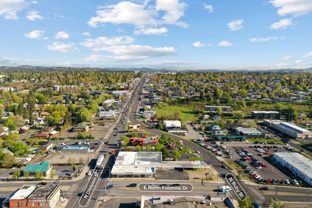 2716 N Division St, Spokane, WA 99207