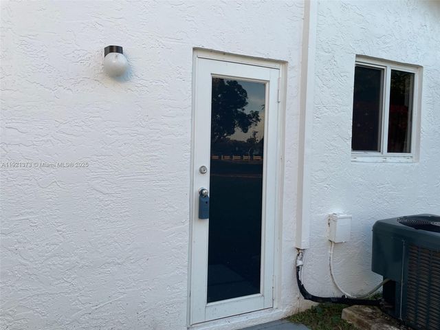 1721 NW 86th Ave, Plantation, FL 33322