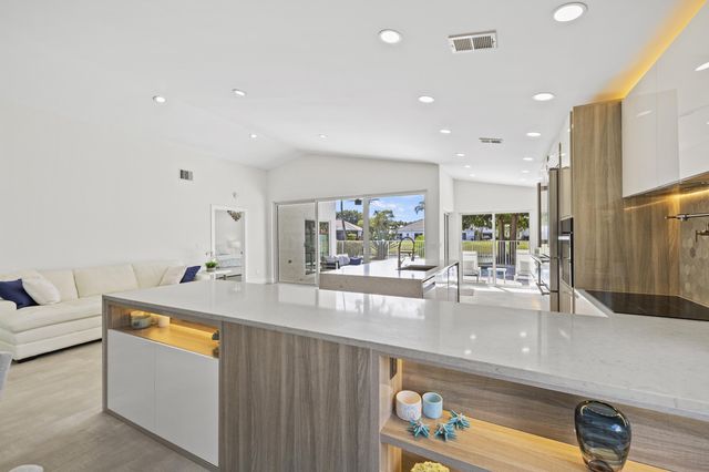 10184 Sunset Bend Drive, Boca Raton, FL 33428