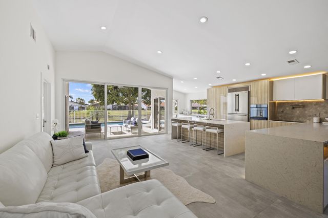 10184 Sunset Bend Drive, Boca Raton, FL 33428