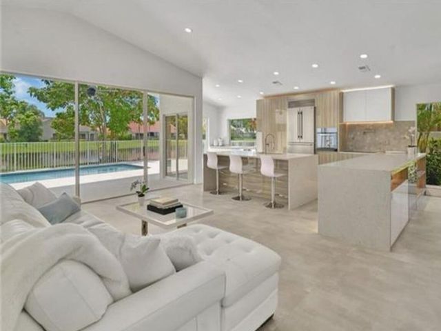 10184 Sunset Bend Drive, Boca Raton, FL 33428