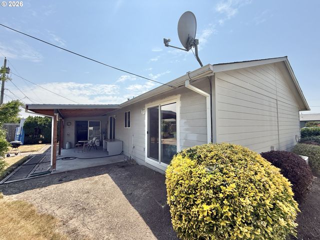 1662 UMPQUA Rd, Woodburn, OR 97071