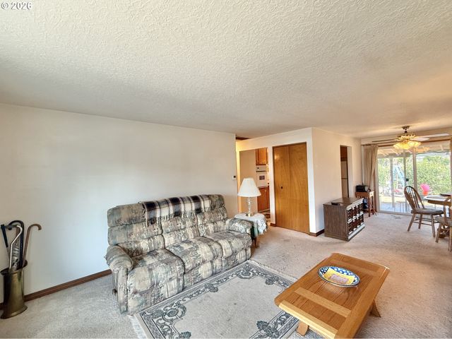 1662 UMPQUA Rd, Woodburn, OR 97071