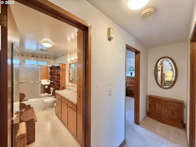 1662 UMPQUA Rd, Woodburn, OR 97071