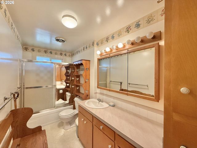 1662 UMPQUA Rd, Woodburn, OR 97071