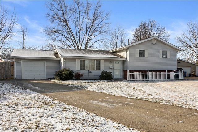 2108 E 41st Street, Lorain, OH 44055