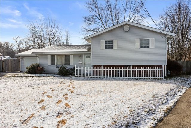 2108 E 41st Street, Lorain, OH 44055