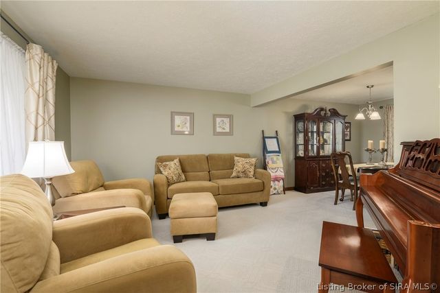 1007 Farmgate Drive, New Albany, IN 47150