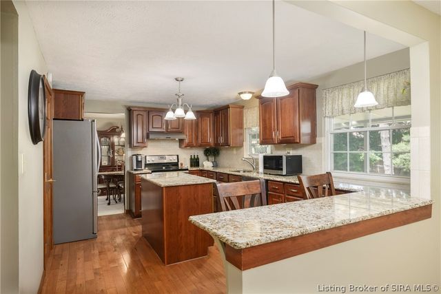 1007 Farmgate Drive, New Albany, IN 47150