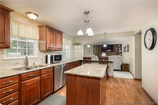 1007 Farmgate Drive, New Albany, IN 47150