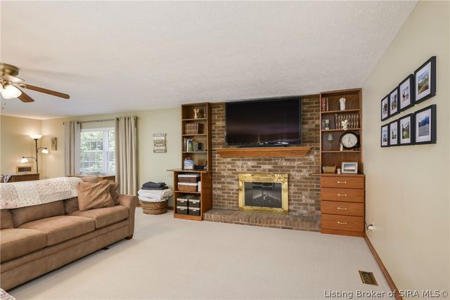 1007 Farmgate Drive, New Albany, IN 47150