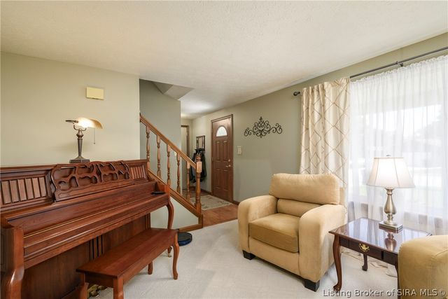 1007 Farmgate Drive, New Albany, IN 47150