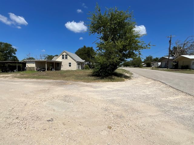 302 Hillcrest Street, Hico, TX 76457