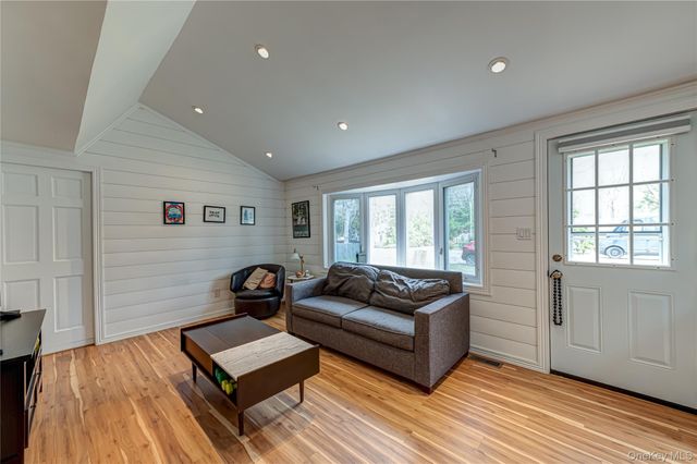 6 Longview Drive, East Quogue, NY 11942